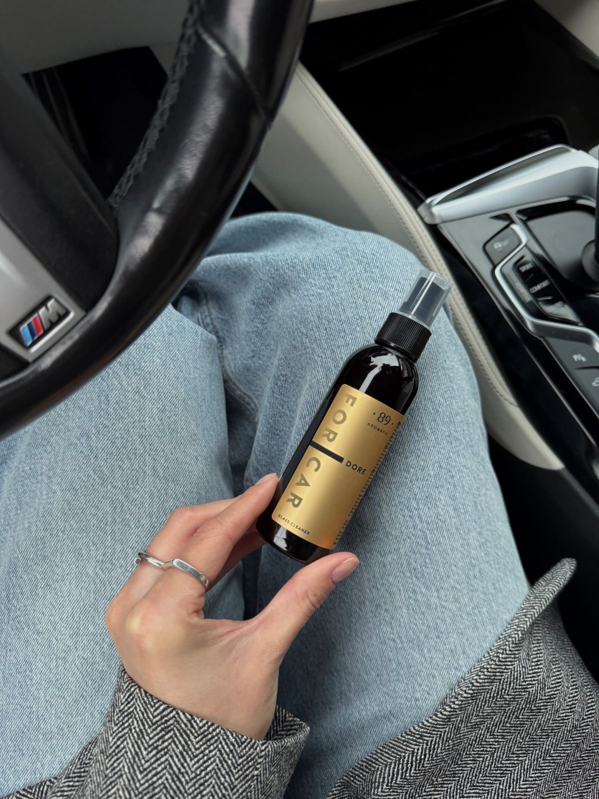 Parfymerad glasrengöring för bil